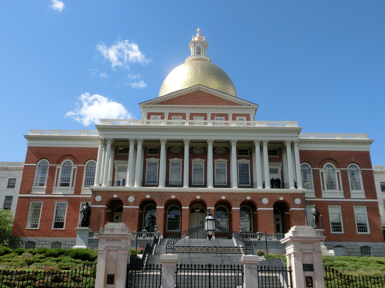 Read more about the article Massachusetts EV Rebates Returned